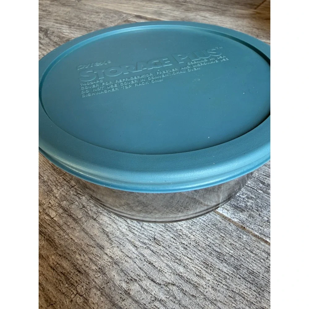 Pyrex Storage Plus Round Glass Bowl Teal Blue Lid 7402 USA 7203 Kitchenware